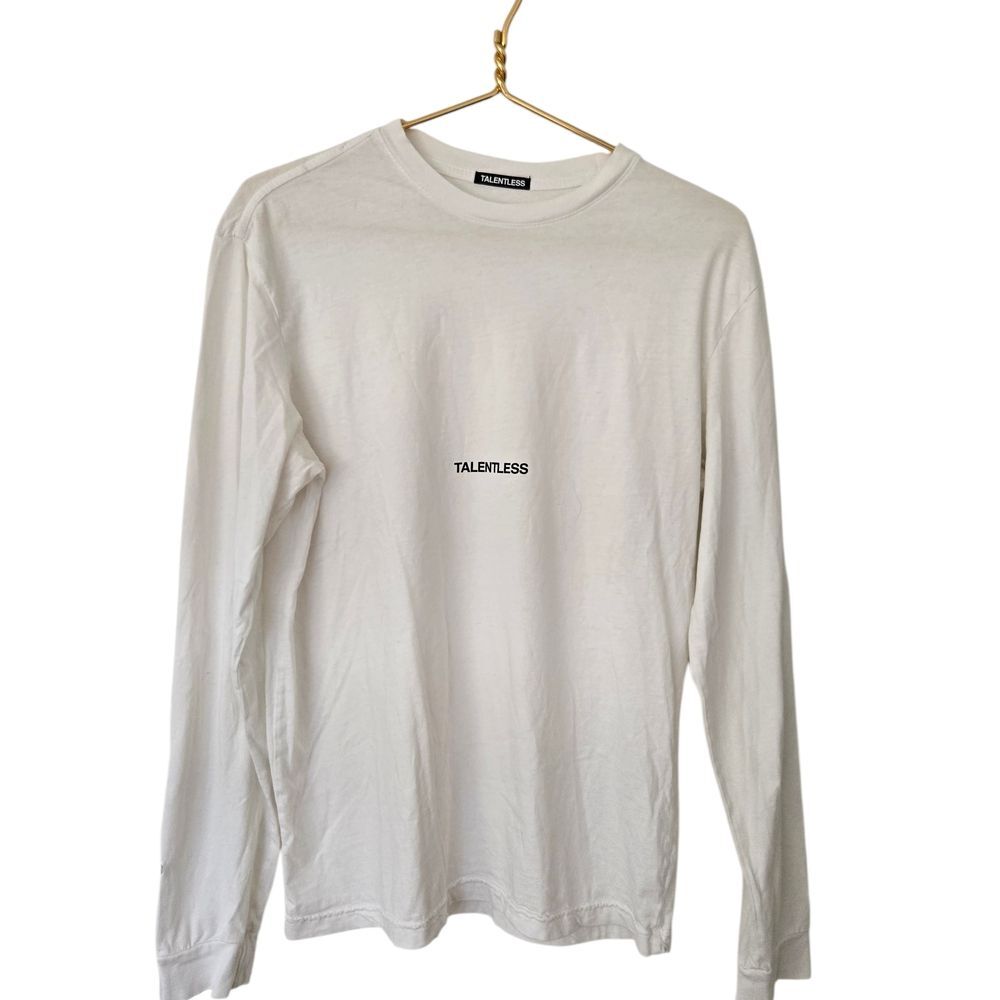 TALENTLESS Classic White Long Sleeve mens Tee Medium